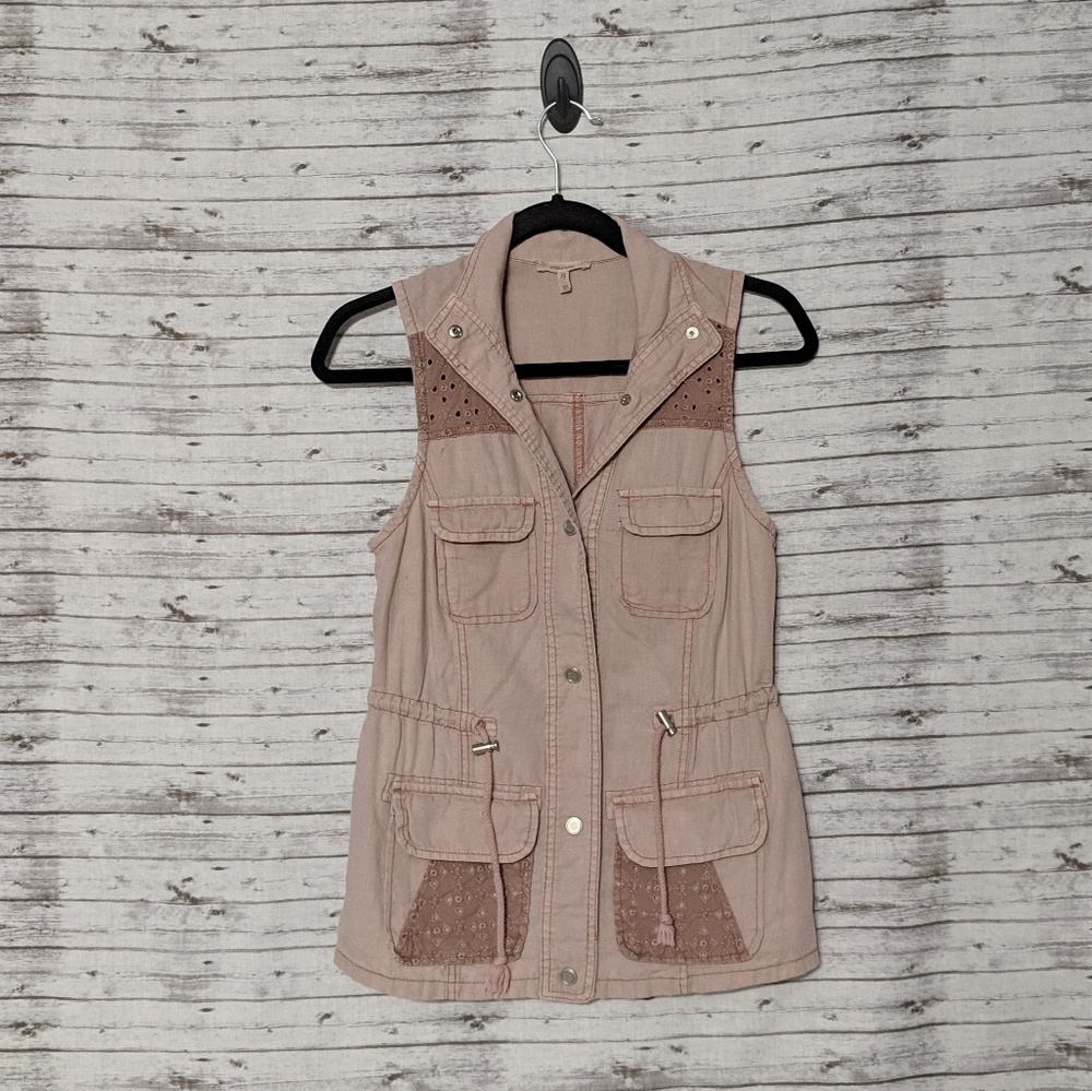 🦋 Maurices snap front drape vest blush sz:XS lace
